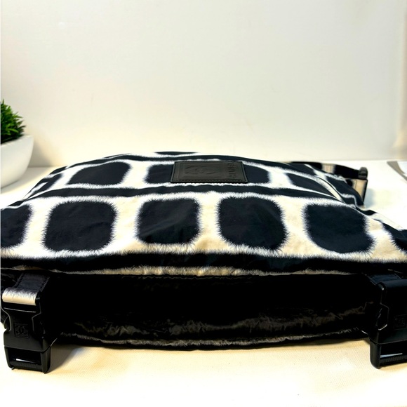 Chanel Messenger Bag - Picture 7 of 16